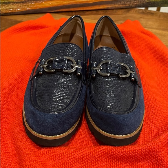 Donald Pliner Women Clio Loafer - Picture 4 of 14